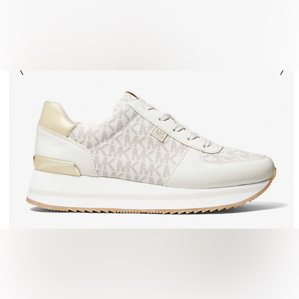 Michael kors fashion sneakers size 9 and have in 9.5